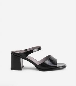 NEW INTENTIONALLY BLANK women's apex sandals in black